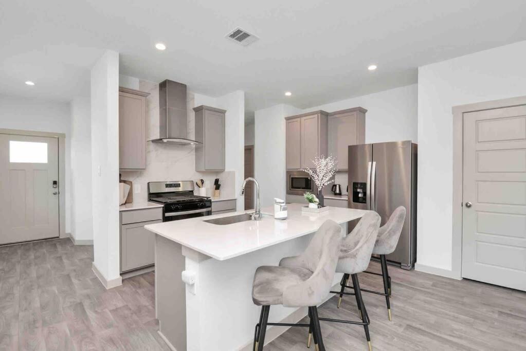 4Bedroom Escape - Near Med Center With Backyard 休斯敦 外观 照片